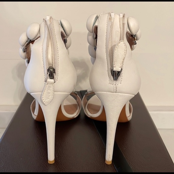 Alaia Bombe Heels - Picture 3 of 5